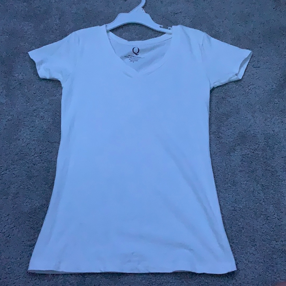 plain white t shirt